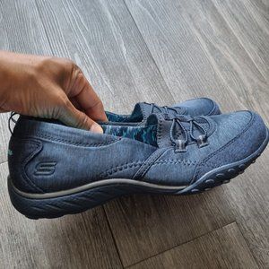 NWOT - Skechers Relaxed FIT Memory Foam Shoes Size 7